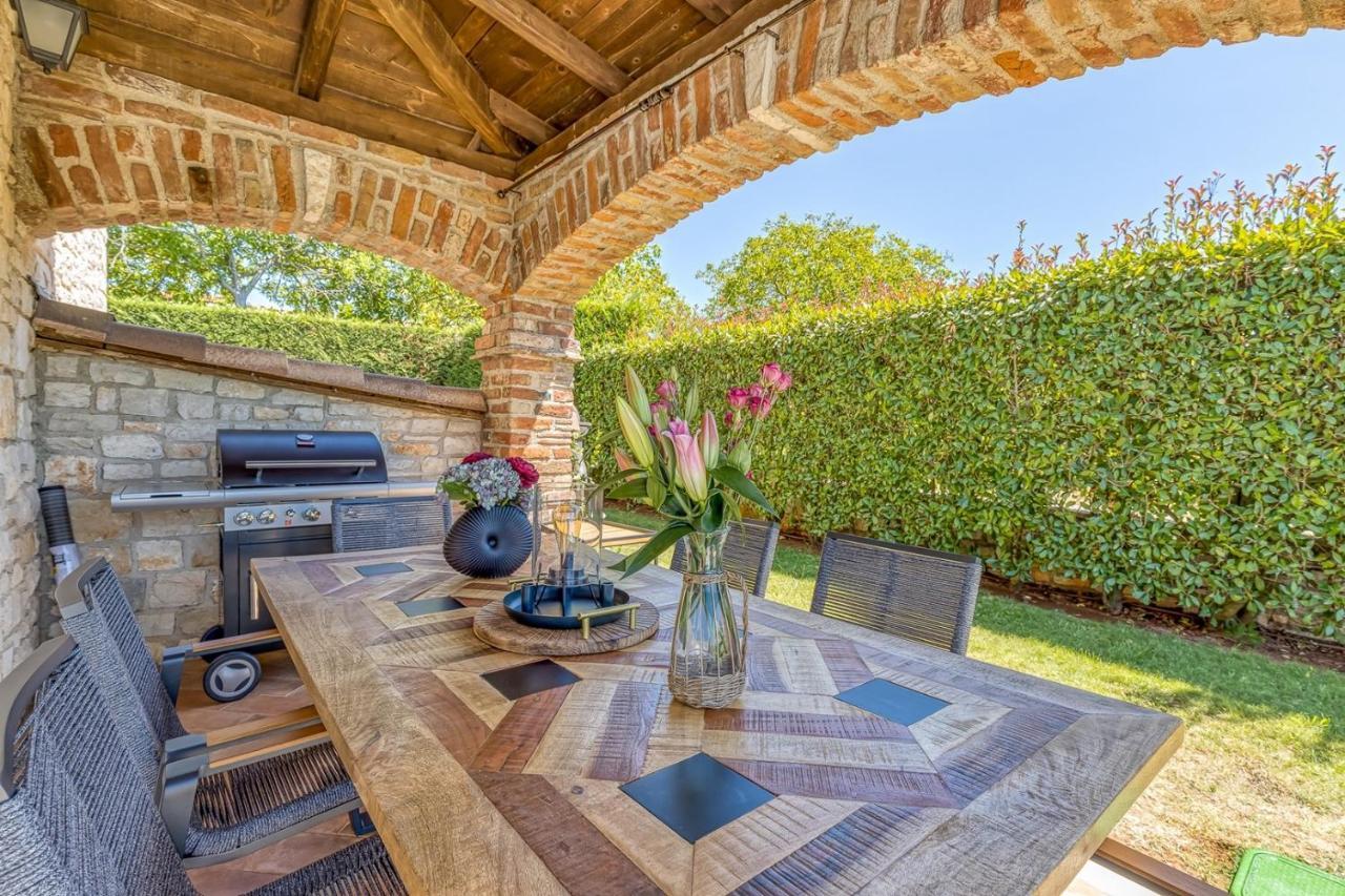 Villa Santolina Baderna Bagian luar foto