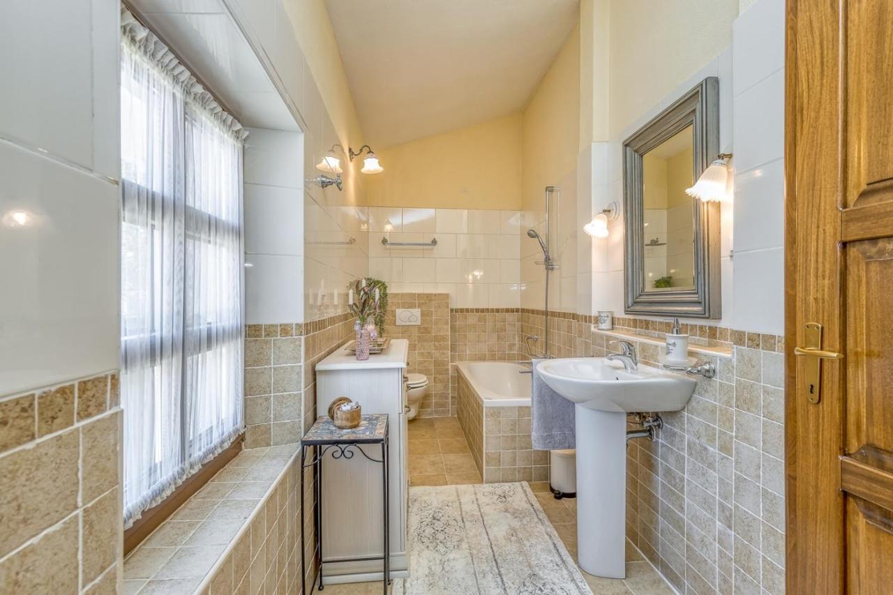 Villa Santolina Baderna Bagian luar foto